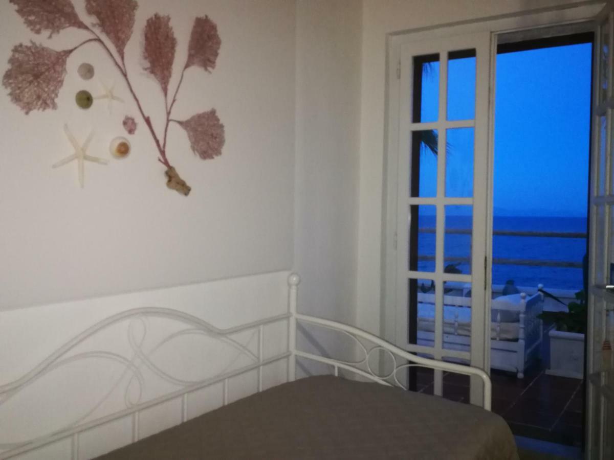 Bed and Breakfast La Casa Di Nina La Maddalena  Exterior foto